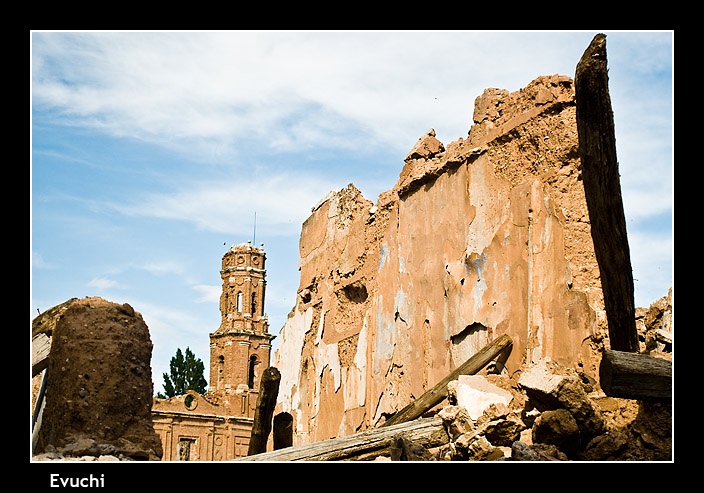 Escombros
Keywords: escombros ruinas belchite aragon zaragoza tierras guerra agosto 2008 verano excursion historia