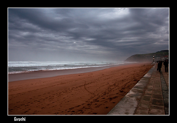 Zarautz Vivo
Keywords: Zarautz vivo Donosti Norte playa cielo arena tormenta 
