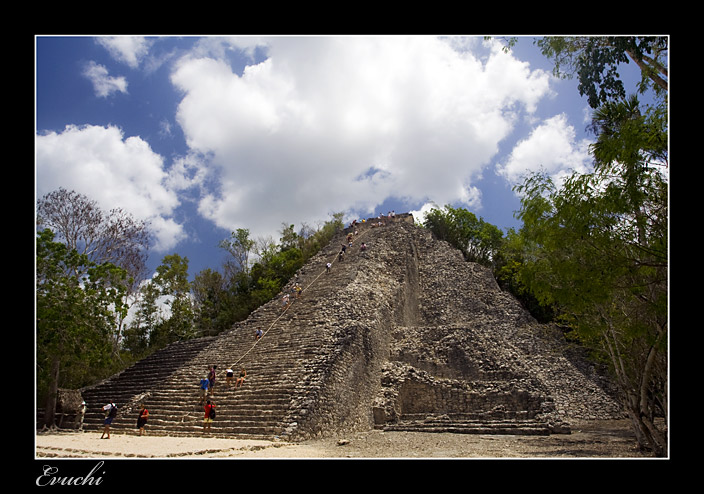 PirÃ¡mide Coba
Keywords: Coba Mexico piramide riviera maya edificio antiguo excursion