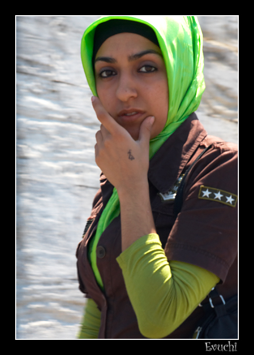 Joven Turca
Keywords: retrato turquia estambul robado